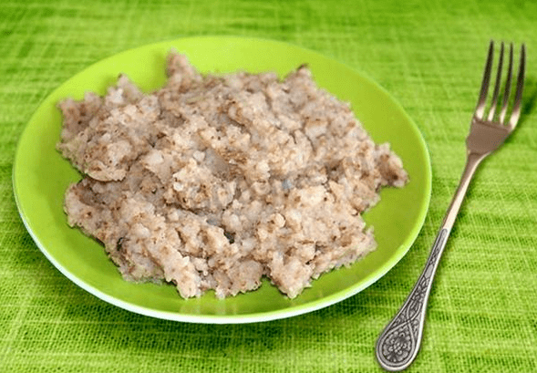 Porridge na gawa sa durog na bakwit kasama si Manku